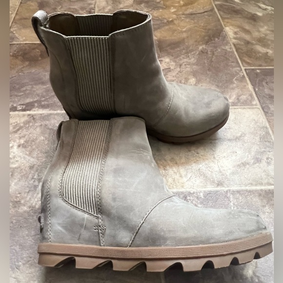 Sorel Shoes One Small Stain On Right Shoe Toe Could Come Out With